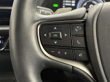 運転中、オーディオの操作をしてて、ハッとしたことはありませんか?ステアリングスイッチは、運転中でもハンドルでオーディオの操作が可能です。安全なドライブをサポートします。