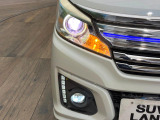 【LEDヘッドライト】悪天候や夜間走行時も良好な視界を確保し安心して運転できる高輝度LEDヘッドライトを装備!点灯速度が早く、消費電力も抑えられています。
