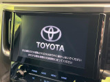 【純正ナビ】人気の純正ナビを装備しております。ナビの使いやすさはもちろん、オーディオ機能も充実!キャンプや旅行はもちろん、通勤や買い物など普段のドライブも楽しくなるはず♪