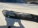 【LEDヘッドライト】悪天候や夜間走行時も良好な視界を確保し安心して運転できる高輝度LEDヘッドライトを装備!点灯速度が早く、消費電力も抑えられています。