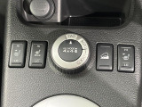 【オールモード4&times;4】2WD/4WDモードを手軽に切り替え可能。燃費重視の2WD、スタック時に役立つLOCK、AUTOモードでは4WDの配分を自動で調整し、路面状況を問わず安定した走りをサポート。