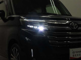 高輝度で点灯速度が速く、しかも消費電力の少ないLEDヘッドライトが装備されています!LEDの明るい光が走行中の視界の確保をサポートして、夜のドライブがより楽しく安全に運転できます♪