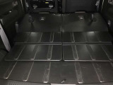 リヤシートを倒すと大きな荷物も搭載可能です。