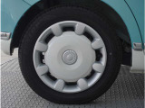 【ホイールキャップ】車に良く似合う純正ホイールキャップが装備されています。各種社外アルミホイールや、スタッドレスタイヤも取扱いしております。是非ご相談ください。