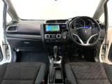 【前方視界】開放的な前方視界!運転がしやすく疲れにくいです♪窓が大きく、見通しがとっても良いおクルマですよ♪
