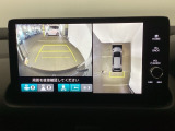 バックギアに入れますとご覧のような画像に自動的に切り替わります。車庫入れ時に役立ちます。