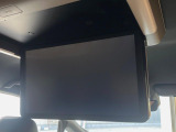 【15.6型フリップダウン】大画面モニターで後席でもエンタメをお楽しみいただけます。家族や友人とお出かけする機会が多い方に大人気です♪