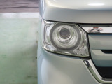 LEDヘッドライトは、点灯の瞬間から光量を発揮し、突然暗くなるトンネルなどでの安定感を高めます。