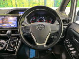 【純正革巻きステアリング】上質な革を使用することで、手にしっかり馴染みとても運転しやすいハンドルです♪