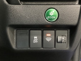 ハンドルの右側にはヘットライトリベライザーとVSA(ABS+TCS+横滑り抑制)の解除スイッチがついています。ヘッドライトリベライザーは道路状況や積荷の加重に応じてライトの高さを調節できます。