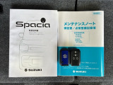 スマートキーは鍵をバッグに入れたままでもドアロックの開閉やエンジンのON・OFFができます。夜間や雨の日も鍵を探さなくて良いので便利です。