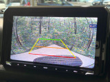 【バックカメラ】駐車時に後方がリアルタイム映像で確認できます。大型商業施設や立体駐車場での駐車時や、夜間のバック時に大活躍!運転スキルに関わらず、今や必須となった装備のひとつです!