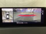 狭い場所での駐車やすれ違いなどでより的確な運転操作に役立つ360&deg;ビューモニターが装備されています。