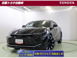 セダンとSUVを融合させた斬新なスタイルの【クラウンクロスオーバーHV】4WD・ターボ搭載。洗練されたスタイルはどんな場所にも馴染みます。この車は車検整備付です。当社にて車検整備後のご納車となります。