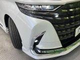 【三眼LEDヘッドライト】スタイリッシュな見た目の三眼LEDヘッドライトを装備♪スタイルだけでなく、夜間の走行も視界良好で安心してお乗りいただけます。
