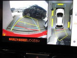 パノラミックビューモニター付きです。車両を上から見たような映像をディスプレイオーディオ画面に表示、運転席からの目線だけでは見にくい、車両周辺の状況をリアルタイムでしっかり確認できます。