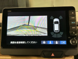 リバースギアに入れるだけで後方の表示へ切り替わります。夜間や雨の日の駐車も楽になりますよ。