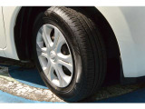 日産純正ホイールカバー。タイヤサイズは185/70R14インチです。