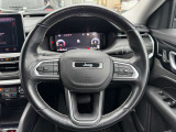 操作性の良いハンドルで運転中のストレスも軽減されます。