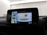 バックガイドモニターで、後方を確認しながら安心して駐車することができます。運転初心者も熟練者も必須の機能ですよ!