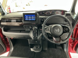 【前方視界】開放的な前方視界!運転がしやすく疲れにくいです♪窓が大きく、見通しがとっても良いおクルマですよ♪
