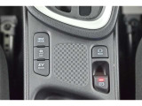 電動パーキングブレーキを搭載。スイッチ操作でパーキングブレーキを作動・解除することが可能です。