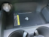 対応スマートフォンのワイアレス充電が可能です