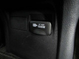 便利なアクセサリーコンセント(AC100V・1500W)を装備。ハイブリッドカー特有の大容量の電気エネルギーによりアウトドアシーンや停電などの非常時にとても便利な機能