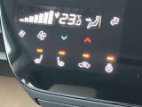 前席にはシートヒーターとステアリングヒーターが付いてます。寒い冬には重宝します☆