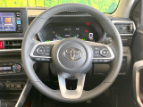 インテリアに合わせたデザインのステアリングは、運転される方のことも考え、運転しやすい形状、大きさです。是非一度、実際に触ってお確かめください。