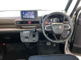 運転席は見やすく整理され、ナビも美しく装着され操作性にも優れています!