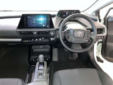 運転席周りのレイアウトをご覧ください。ナビゲーションが綺麗に装着されすっきり収まってますね!
