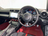 運転席まわりです。 各操作スイッチは使いやすい位置に配置されてます。