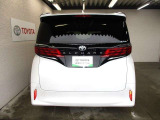 バックカメラが付いているので後方確認が非常にしやすいです。今や運転初心者も熟練者も必須装備!