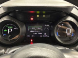 一目で今出ている速度が分かるデジタルメーターを採用しており、うっかりのスピード超過も減りますよ