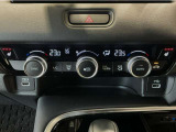 オートエアコンは左右席で独立温度コントロールが可能です。運転席はキンキンに冷やして助手席はマイルドにと言った設定が可能です☆暑さ寒さでケンカすることもなくなりますね♪