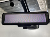 【デジタルルームミラー】車両後方カメラの映像をルームミラーに映すことが出来ます。 そのため、後席に人や荷物があって後方が見えづらい場合でもしっかり視界を確保することが出来ます。