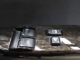 運転席はオートパワーウィンドウ☆窓の全閉全開が自動で出来るので便利ですよ♪