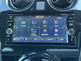 純正メモリーナビ(MM318D-W)付きです。CD/DVD再生、FM/AM、フルセグTV、SDカード、Bluetooth接続にも対応しておりますので、お出かけがさらに楽しくなりますよ♪