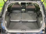 普段のお買い物や通勤、送迎等に十分な荷室スペースを確保しております。セカンドシートを倒すと、大きな荷物の積載も可能です♪