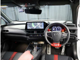 デザインもよく、居心地のよい運転席ですね。分かりやすいスイッチ類ですから操作もしやすく運転をサポートします。