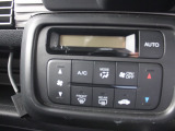 エアコン搭載のお車ですので室内の温度をスムーズに調整してくれます♪