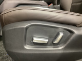 こちらのグレードは助手席にもパワーシートを装備しております!運転席同様お好みで調整が可能です!