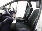 高いホールド性で運転姿勢が安定します。長距離ドライブでも疲れにくいのが魅力です。快適なドライビングライフをお送りください♪