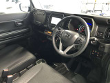 運転席に座ると、前方が見やすくて運転し易そうな印象です♪