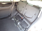 ◆チップアップ&ダイブダウン機構付【ULTR SEAT】は後席座面を左右分割で跳ね上げることができます。トランクで積載できない背の高い荷物をラクラク収納できます。ホンダ車ならではの人気装備です。
