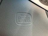 正面だけではなく横や衝撃によるガラス面への衝突を防止してくれるカーテンSRSエアバッグ付きです!