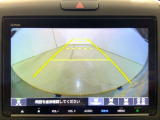 リアカメラ付で、後方をナビ画面で確認。車庫入れも安心です。もちろん、バックギアと連動しています。
