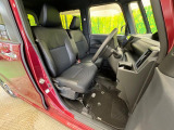運転席シート廻りは使用感も少なく、良好な状態となっています。丁寧に使われていたことがよくわかりますね。