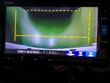 バックカメラの画像です。ガイドラインがスムースな車庫入れをサポートいたします。車庫入れの安心感がアップしますね。